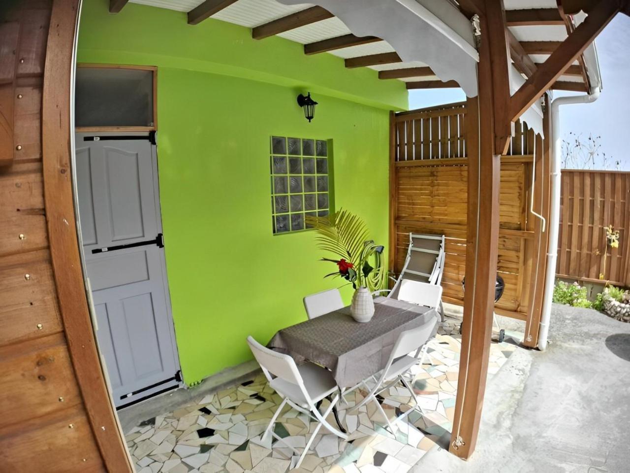 Апартаменты Couleurs Caraibes - Plage Et Tranquillite Сент-Анн Экстерьер фото